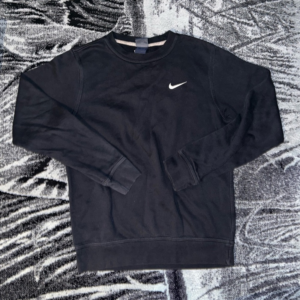 Small navy blue Nike sweatshirt